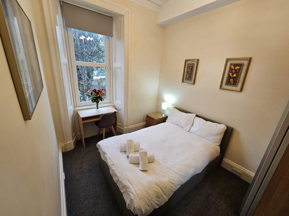 Lovely apt sleeps 8 close to ctr Apartment in Edinburgh