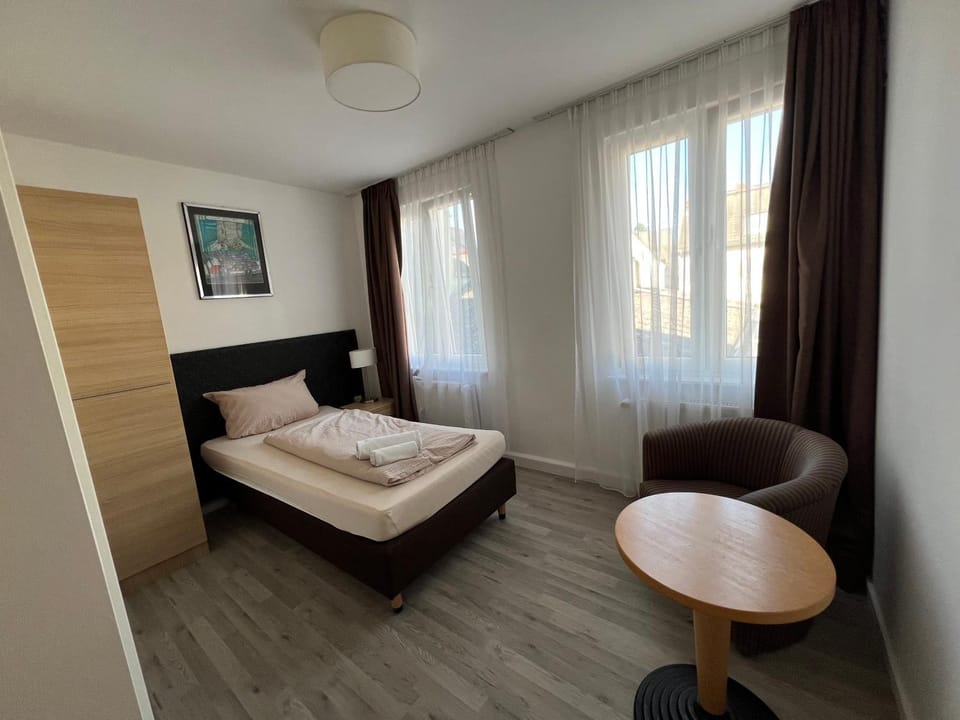 Zum Feti Hotel und Restaurant Bed and Breakfast in Mainz-Bingen