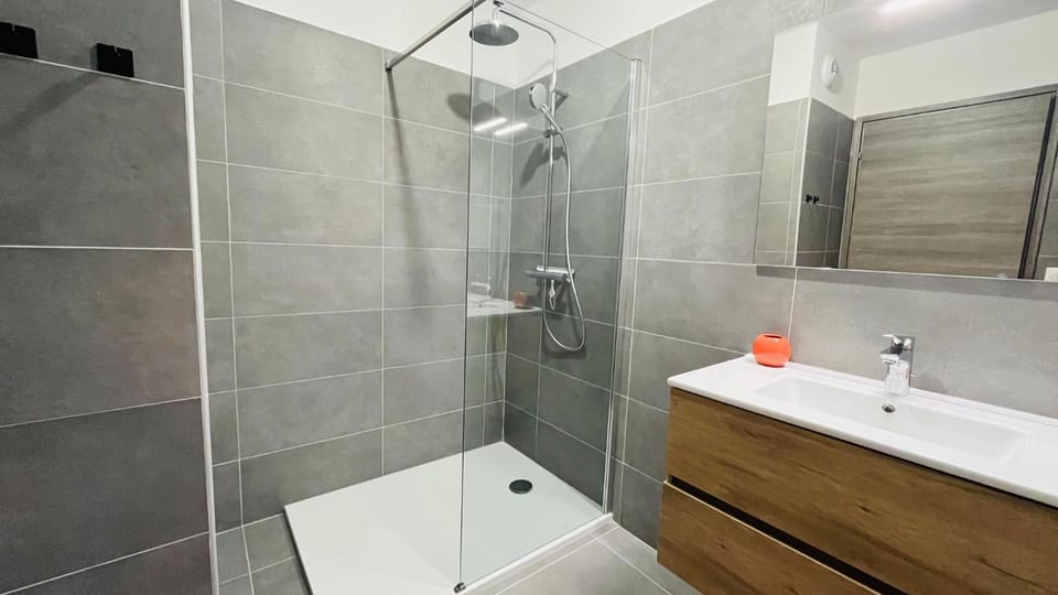 Shower, Bathroom
