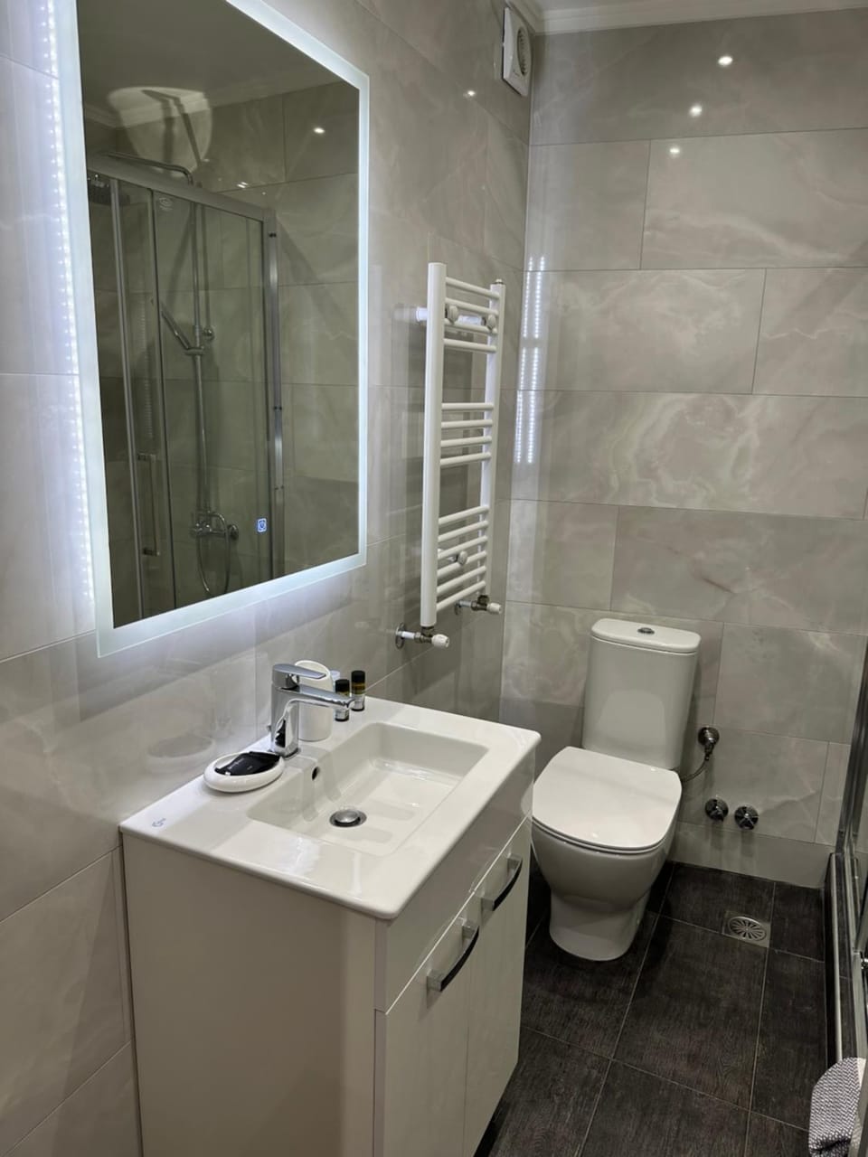 Shower, Toilet, Bathroom