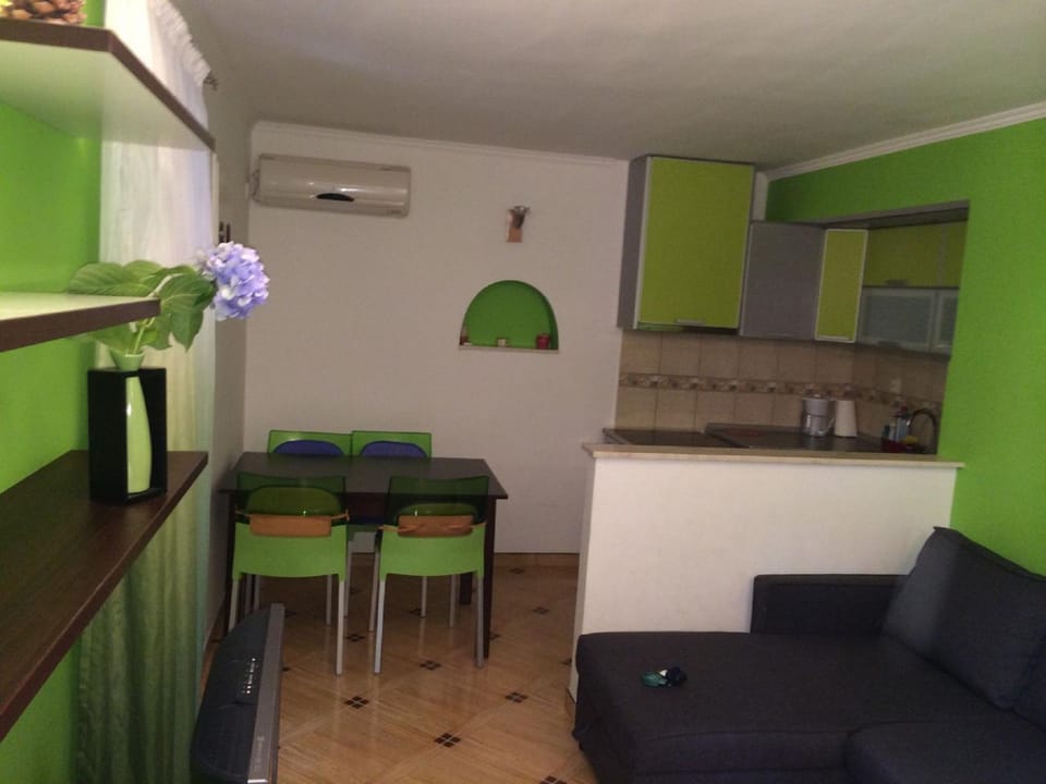 Green Apartment Sv. Stefan Apartment in Sveti Stefan