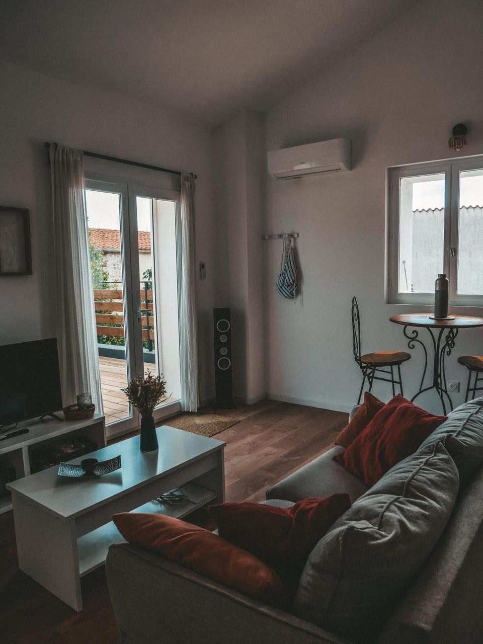 La bodeguita terrasse Apartment in Occitanie