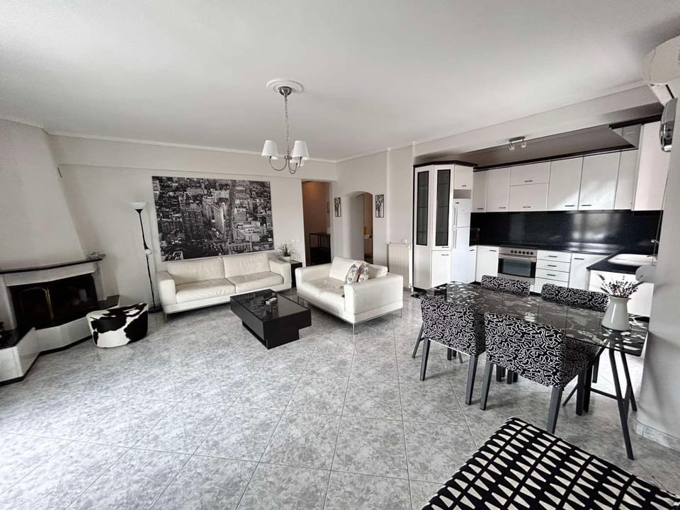 TV and multimedia, Kitchen or kitchenette, Living room, Seating area, Dining area