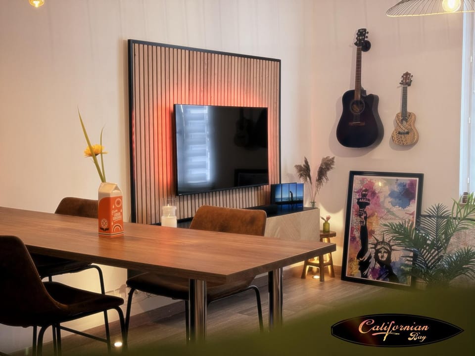 TV and multimedia, Living room, Dining area