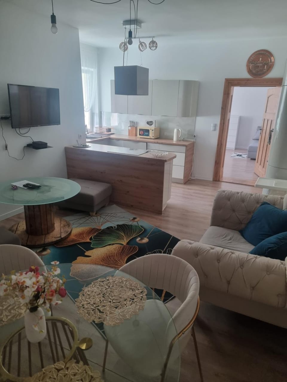 TV and multimedia, Kitchen or kitchenette, Living room, Seating area, Dining area