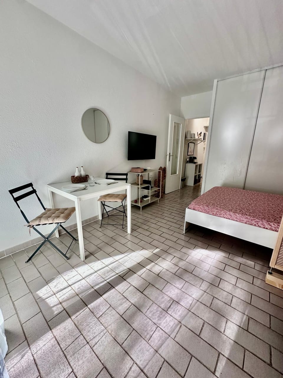 TV and multimedia, Dining area