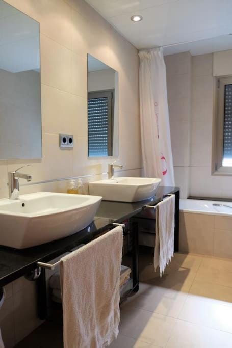 Garden Villa near Girona and Costa Brava for Cyclists and Families Apartment in Baix Empordà