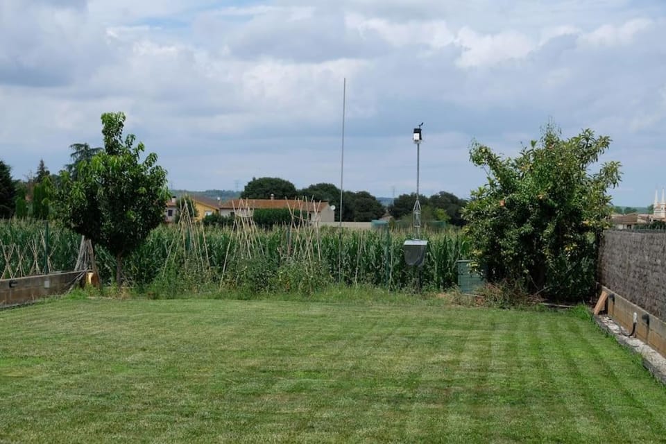 Garden Villa near Girona and Costa Brava for Cyclists and Families Apartment in Baix Empordà