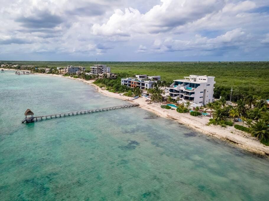 Property building, Natural landscape, Bird's eye view, Beach, Sea view