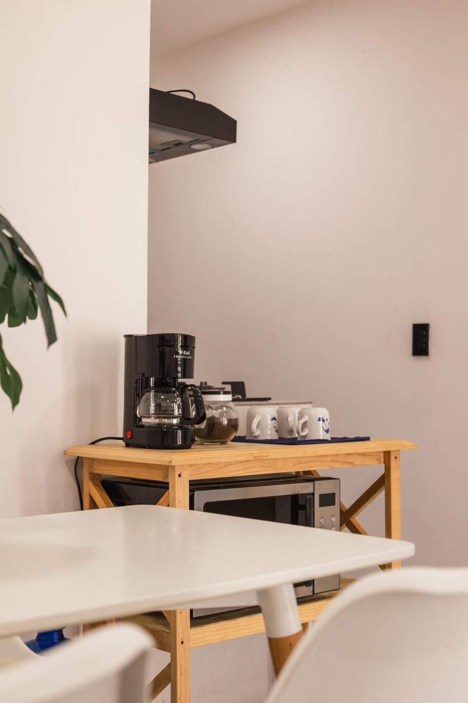 Coffee/tea facilities, microwave
