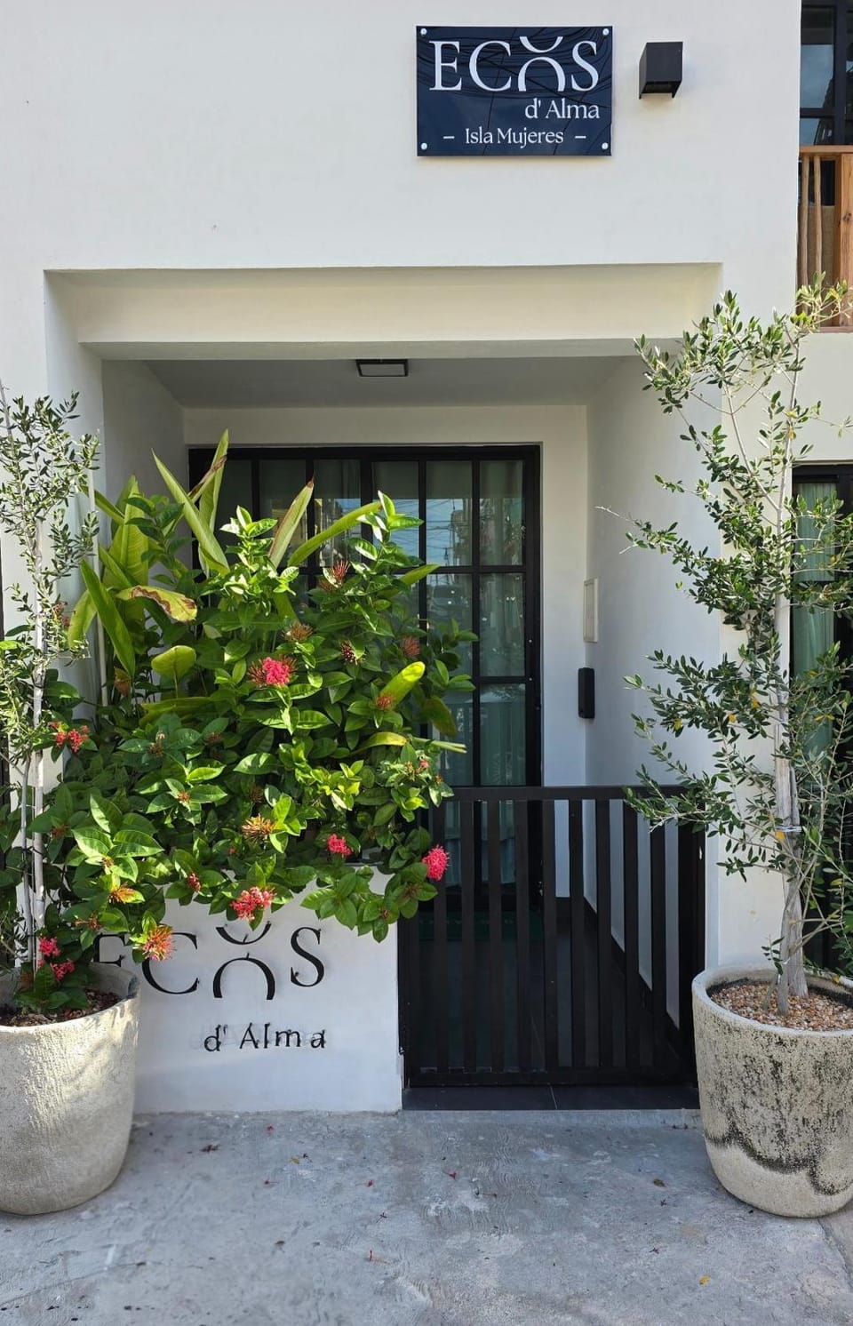 Facade/entrance, Balcony/Terrace