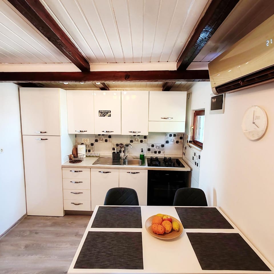 Kitchen or kitchenette, oven, stove