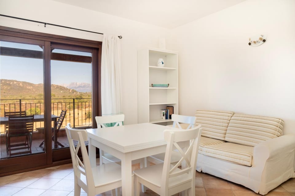 Natural landscape, View (from property/room), Balcony/Terrace, Living room, Dining area