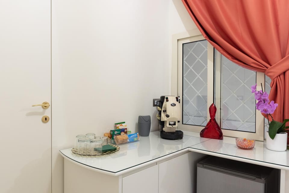 Coffee/tea facilities, Kitchen or kitchenette, Breakfast, minibar