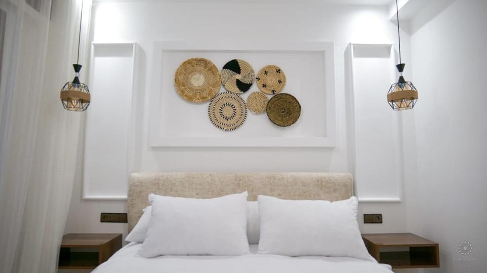 Bed, Photo of the whole room, Decorative detail, Bedroom