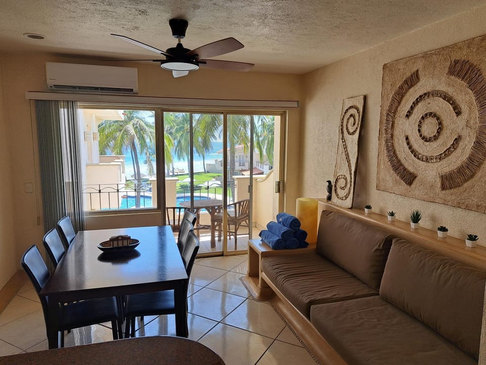 Seating area, Dining area