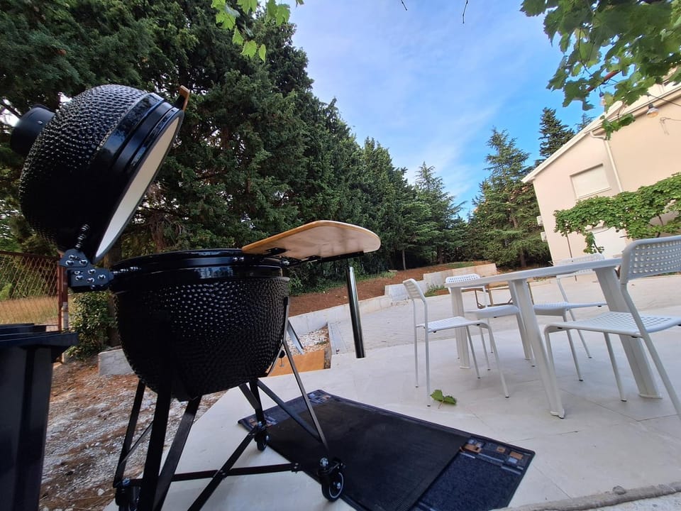 BBQ facilities, Garden, Dining area, Garden view