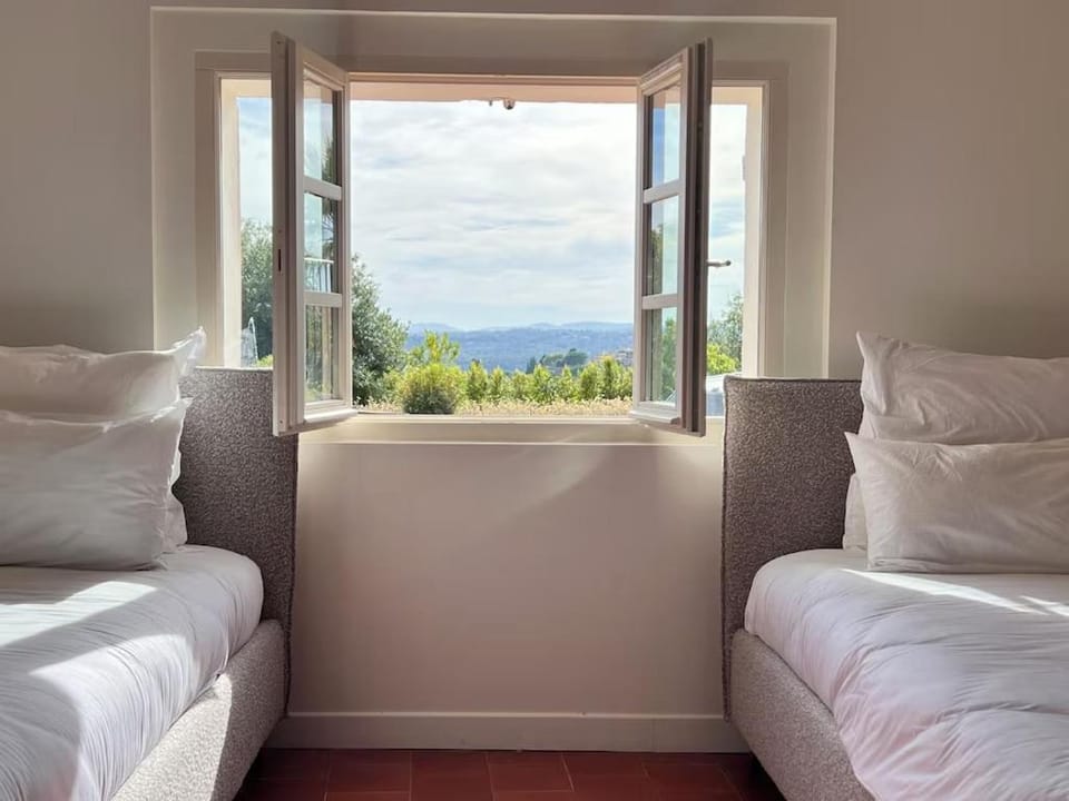 VILLA GALET-Saint Paul de Vence- Côte d'Azur-FRANCE Bed and Breakfast in Saint Paul de Vence