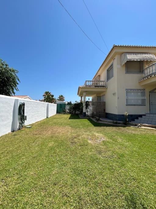 Villa con Piscina Privada en Torrevieja Villa in Torrevieja