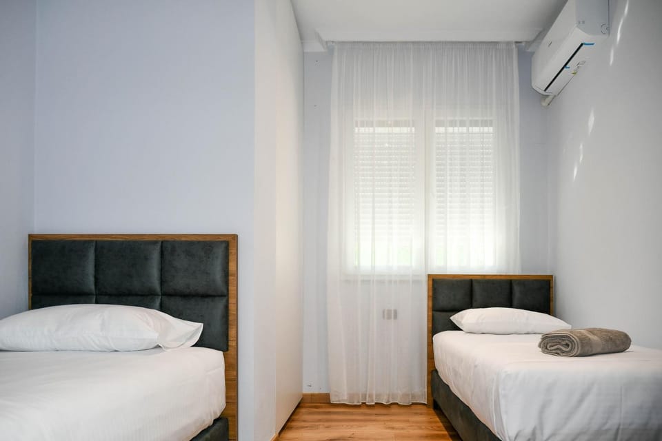 Bed, Bedroom, towels, air conditioner