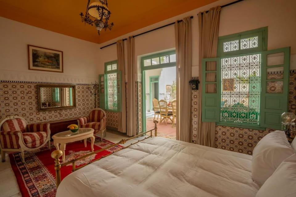 Bed, TV and multimedia, Bedroom