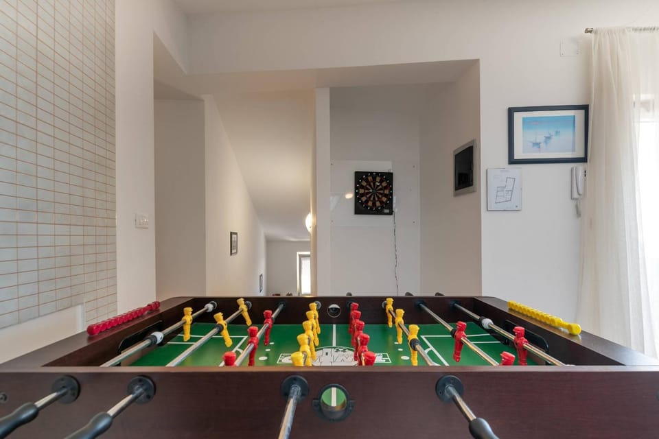 Billiard, Game Room