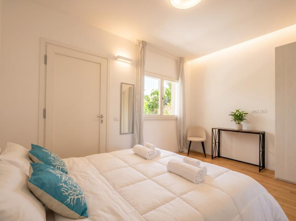 Maison Blaesia - Beachfront Modern Sea Loft Apartment in Bari