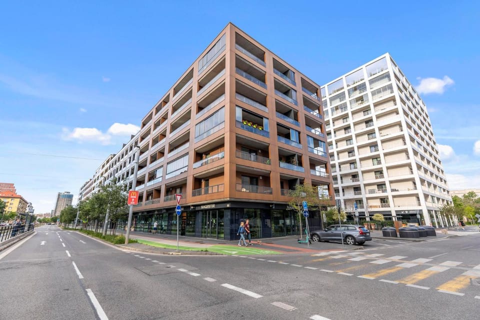 Neighbourhood, Street view, Location