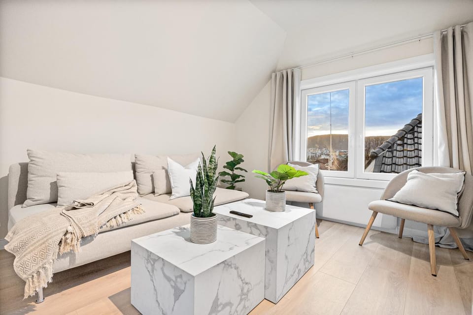 Bed, Living room, Photo of the whole room, Seating area, Bedroom