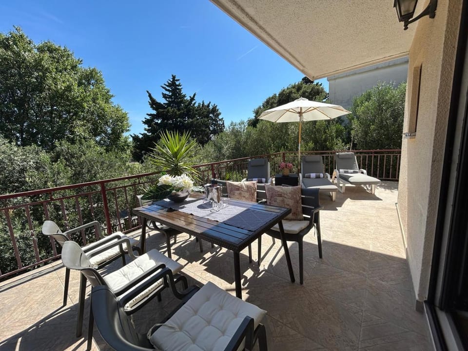 Balcony/Terrace, Seating area, Garden view
