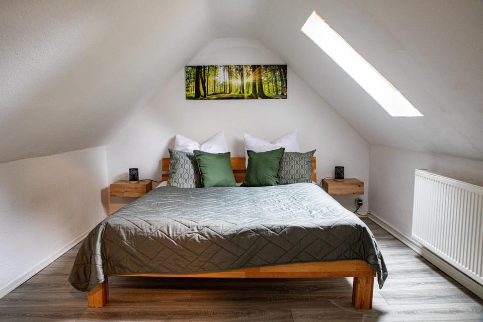 Photo of the whole room, Bedroom