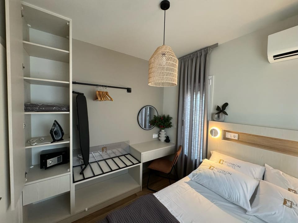 Bed, TV and multimedia, Photo of the whole room, Bedroom, wardrobe, air conditioner