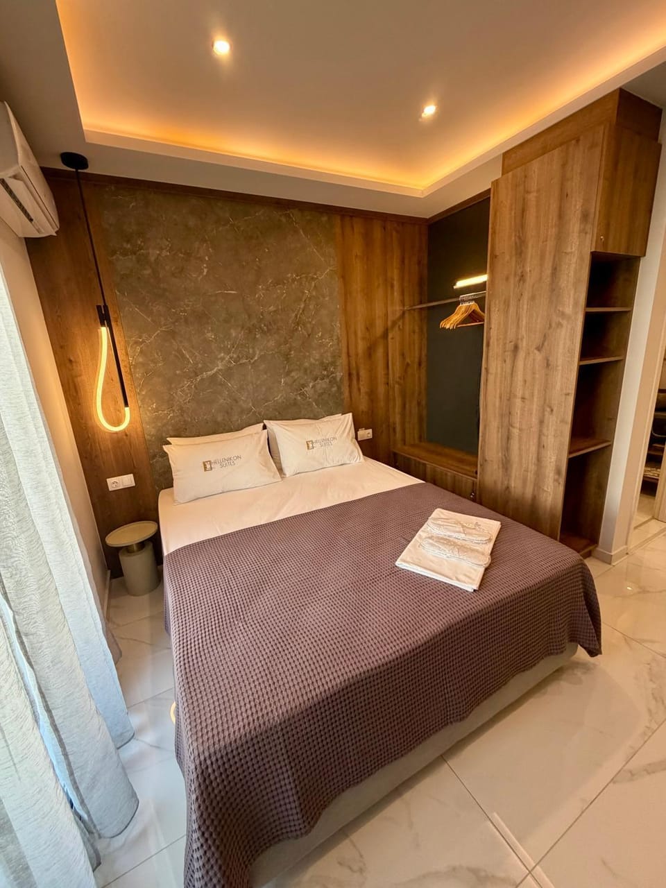 Bed, TV and multimedia, Photo of the whole room, Bedroom, wardrobe, air conditioner