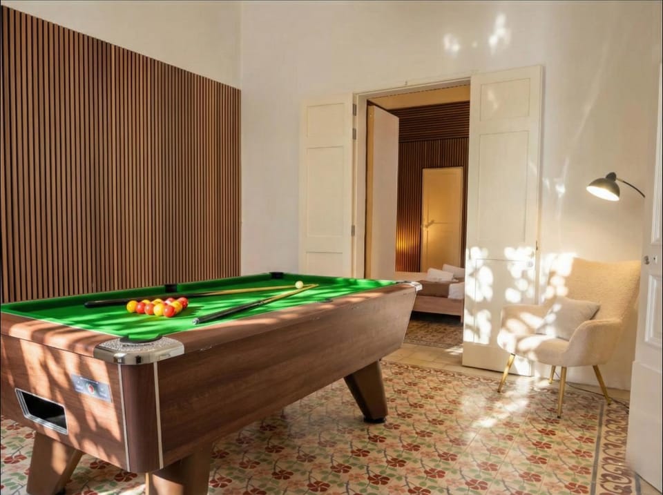 Billiard, Living room