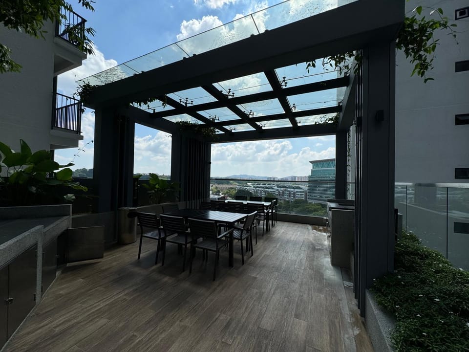 Property building, Balcony/Terrace, Dining area