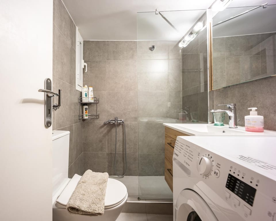 Shower, Toilet, Bathroom, washing machine, washing machine