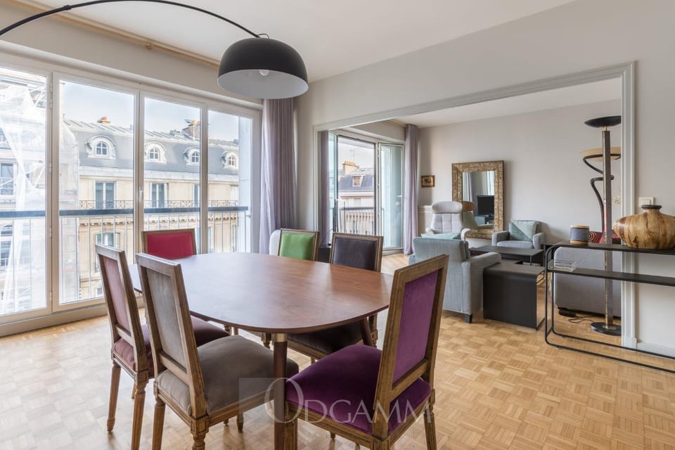Seating area, Dining area