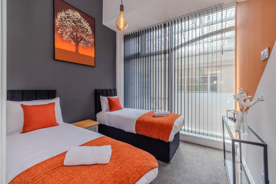 Super Central 2 Bedroom Aarptment Next to Brighton Beach & Shopping Center Sleep 6 Apartment in Brighton