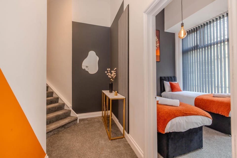 Super Central 2 Bedroom Aarptment Next to Brighton Beach & Shopping Center Sleep 6 Apartment in Brighton