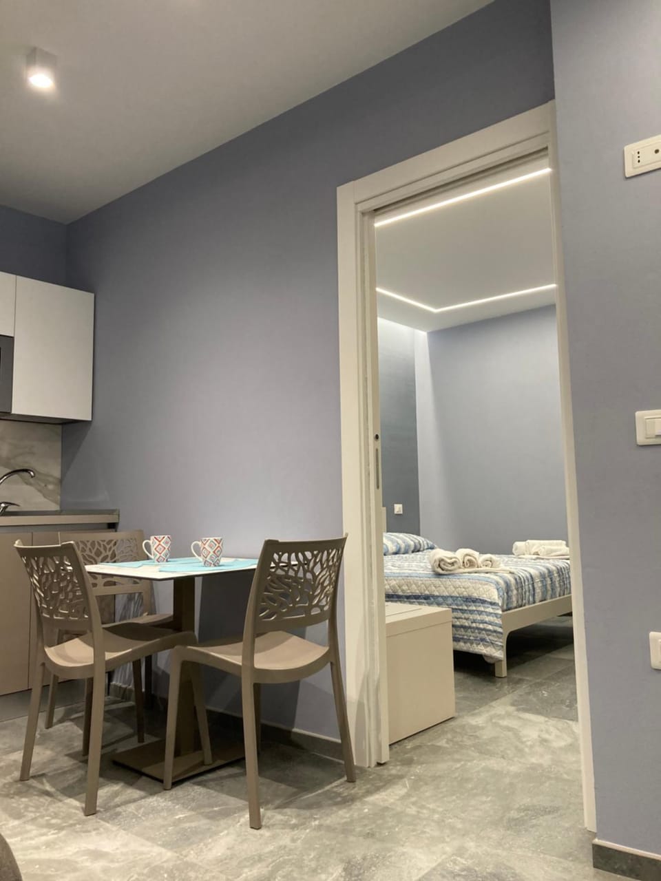 Photo of the whole room, Dining area