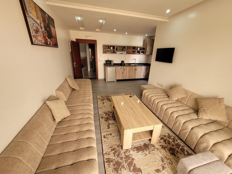 Communal lounge/ TV room, TV and multimedia, Kitchen or kitchenette, Living room