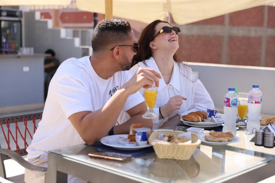 Restaurant/places to eat, Day, People, Food and drinks, Banquet/Function facilities, Food, Guests, Breakfast, Continental breakfast, Drinks, group of guests