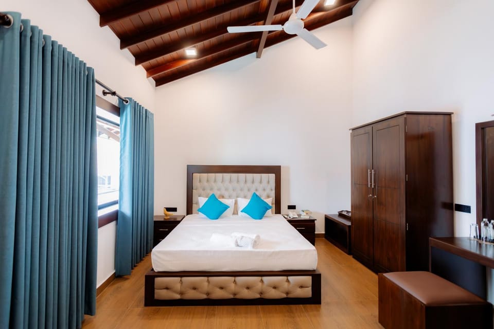 Bed, Photo of the whole room, Bedroom, wardrobe, air conditioner