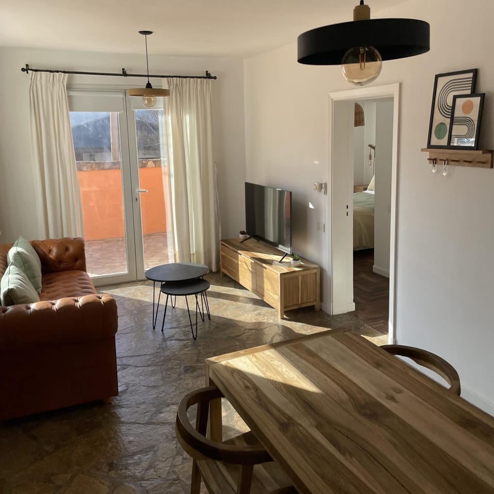 Communal lounge/ TV room, TV and multimedia, Living room, Breakfast, Lunch, Dinner