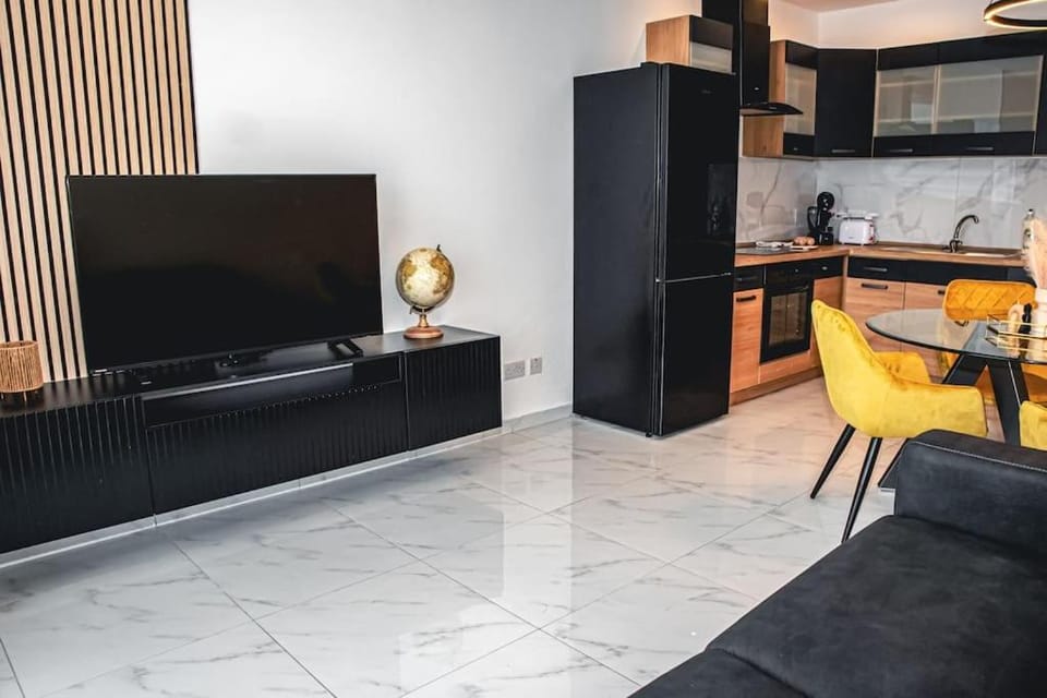 Stylish seafront Spinola Apartment Apartment in Saint Julians