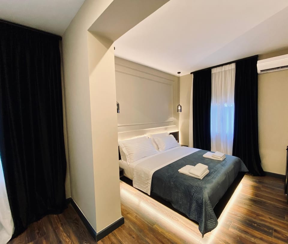 Bed, Photo of the whole room, Bedroom, towels