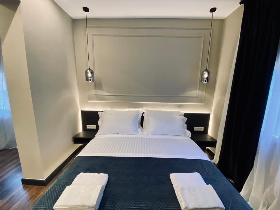Bed, Photo of the whole room, Bedroom, towels