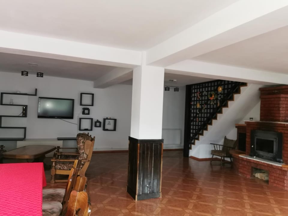 Casa Emiral Voroneț House in Romania
