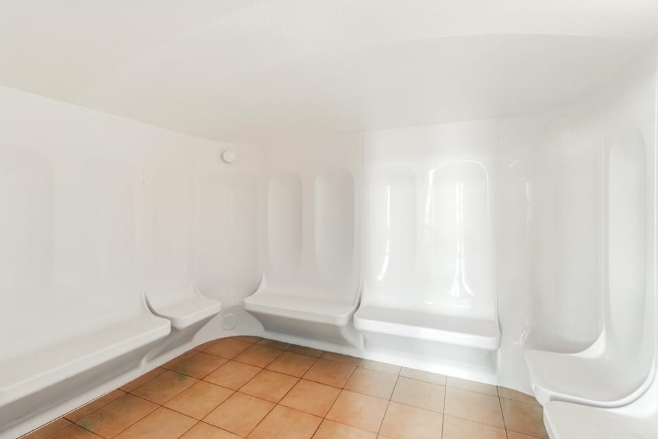 Modern apartment with in-&outside pool, sauna&gym, heating, rooftop terrace with amazing sea&mountains view Apartment in Lagos