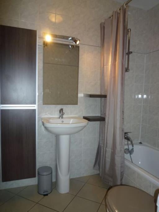 Appt 2 pers avec terrasse sud proche vieille ville Apartment in Annecy